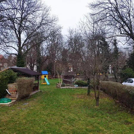 Ferienwohnung mit 123qm für 8 Personen mit sehr großem Garten, einfache Innen-Ausstattung Leipzig Exterior foto