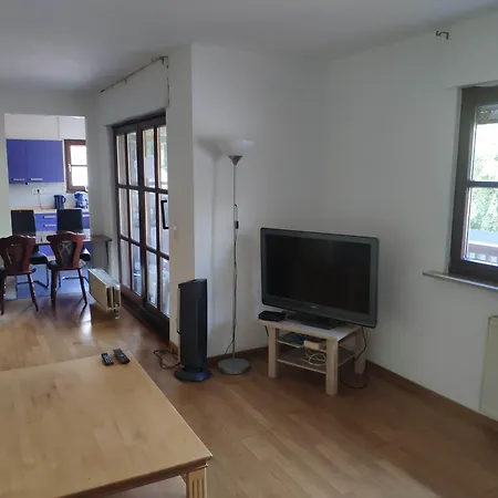 Ferienwohnung mit 123qm für 8 Personen mit sehr großem Garten, einfache Innen-Ausstattung Leipzig Exterior foto