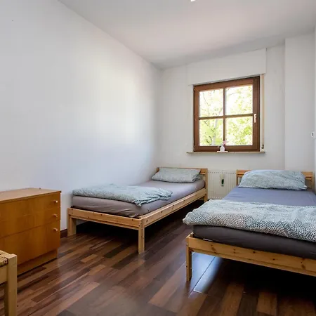 Ferienwohnung Mit 123Qm Fuer 8 Personen Mit Sehr Grossem Garten, Einfache Innen-Ausstattung Лейпциг Экстерьер фото