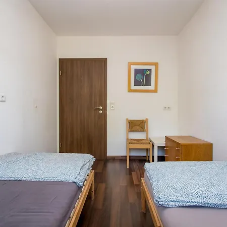 Ferienwohnung Mit 123Qm Fuer 8 Personen Mit Sehr Grossem Garten, Einfache Innen-Ausstattung Лейпциг Экстерьер фото