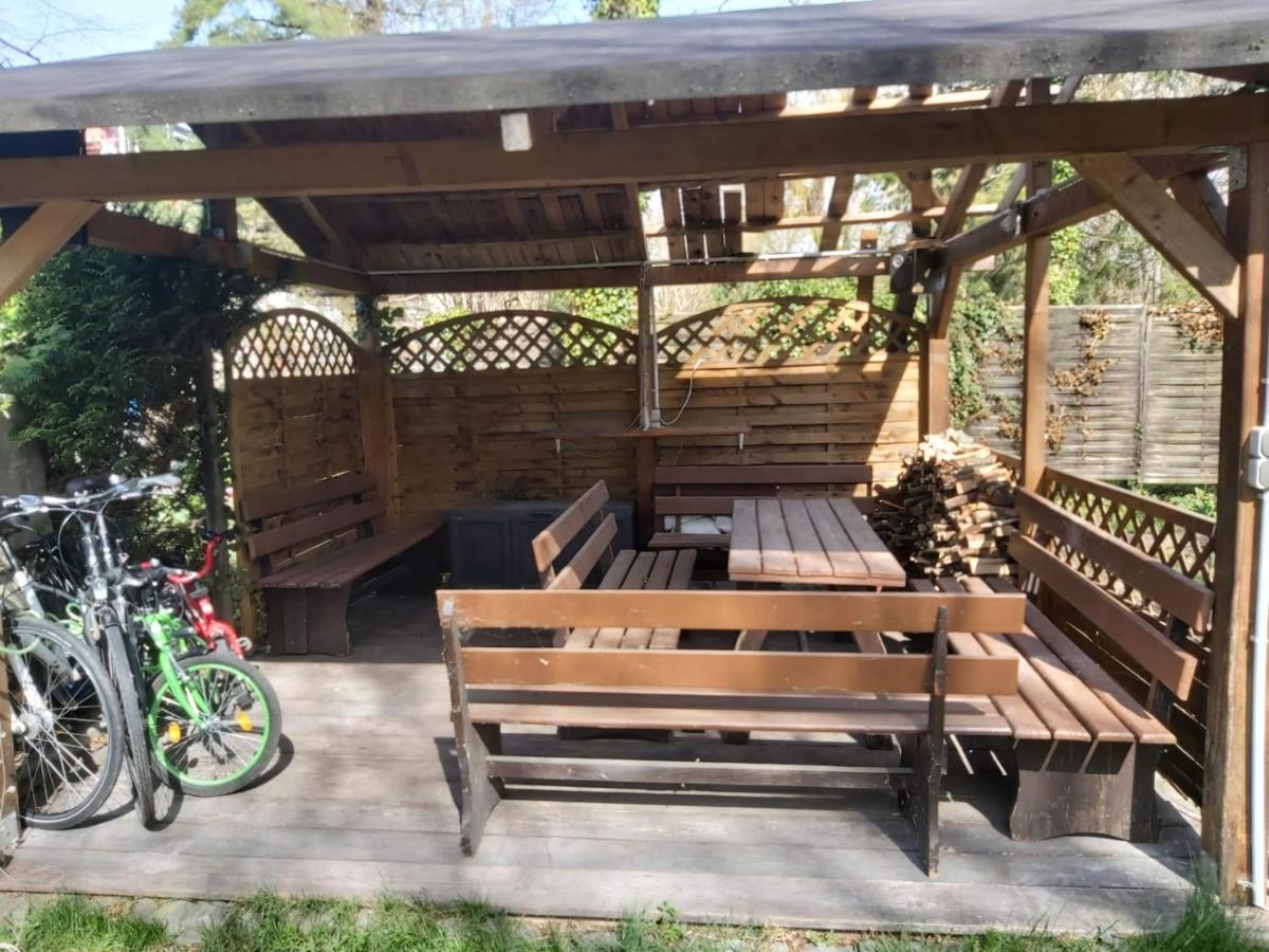 Mit 123qm Für 8 Personen Mit Sehr Großem Garten, Einfache Innen-ausstattung *