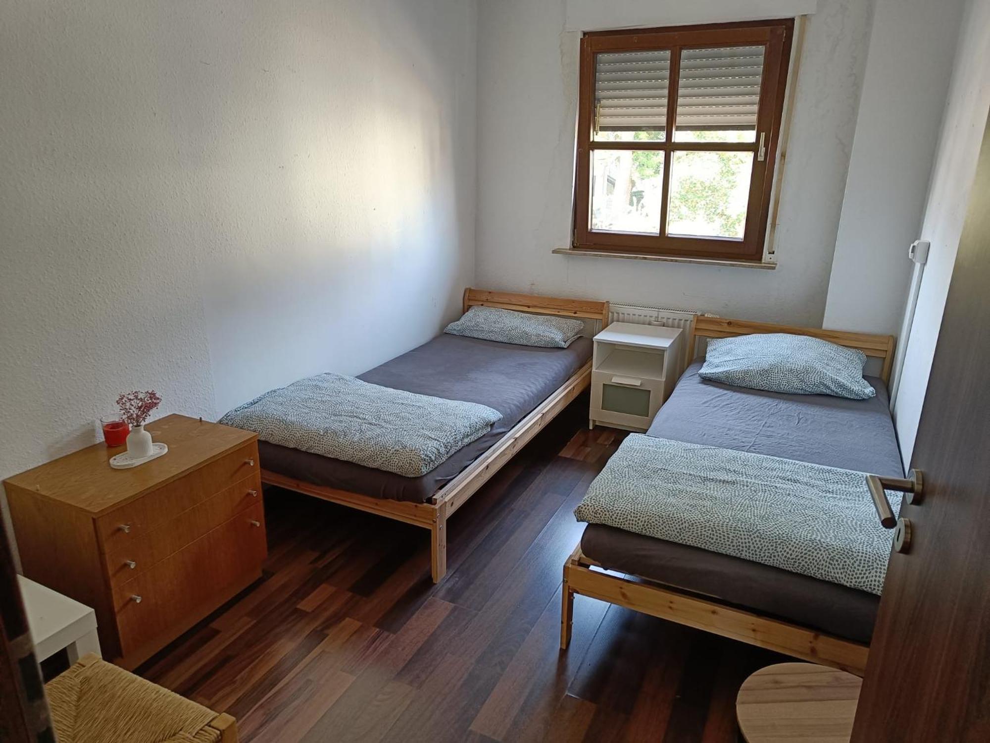 Mit 123qm Für 8 Personen Mit Sehr Großem Garten, Einfache Innen-ausstattung Apartment Leipzig