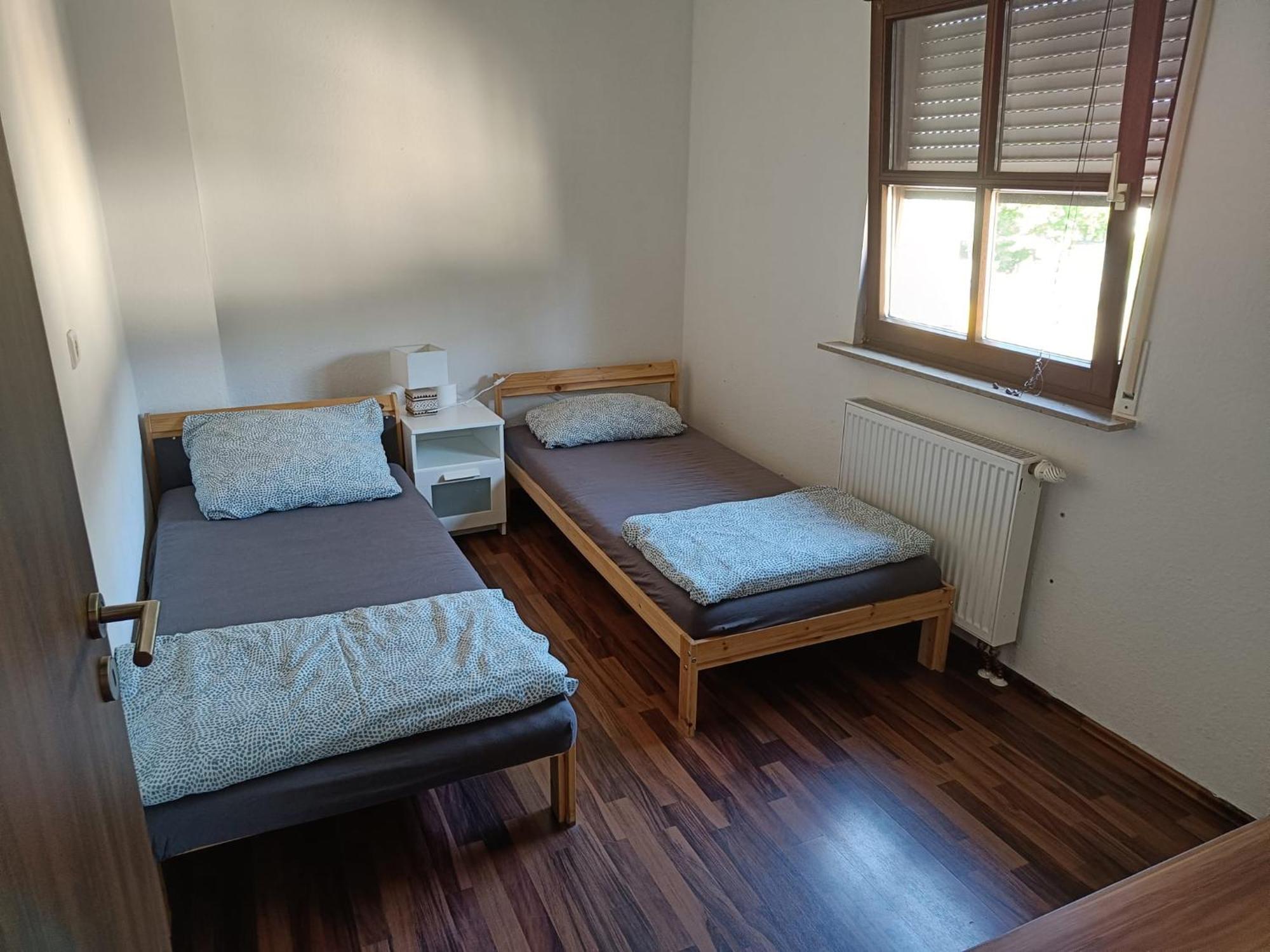 Mit 123qm Für 8 Personen Mit Sehr Großem Garten, Einfache Innen-ausstattung * Leipzig