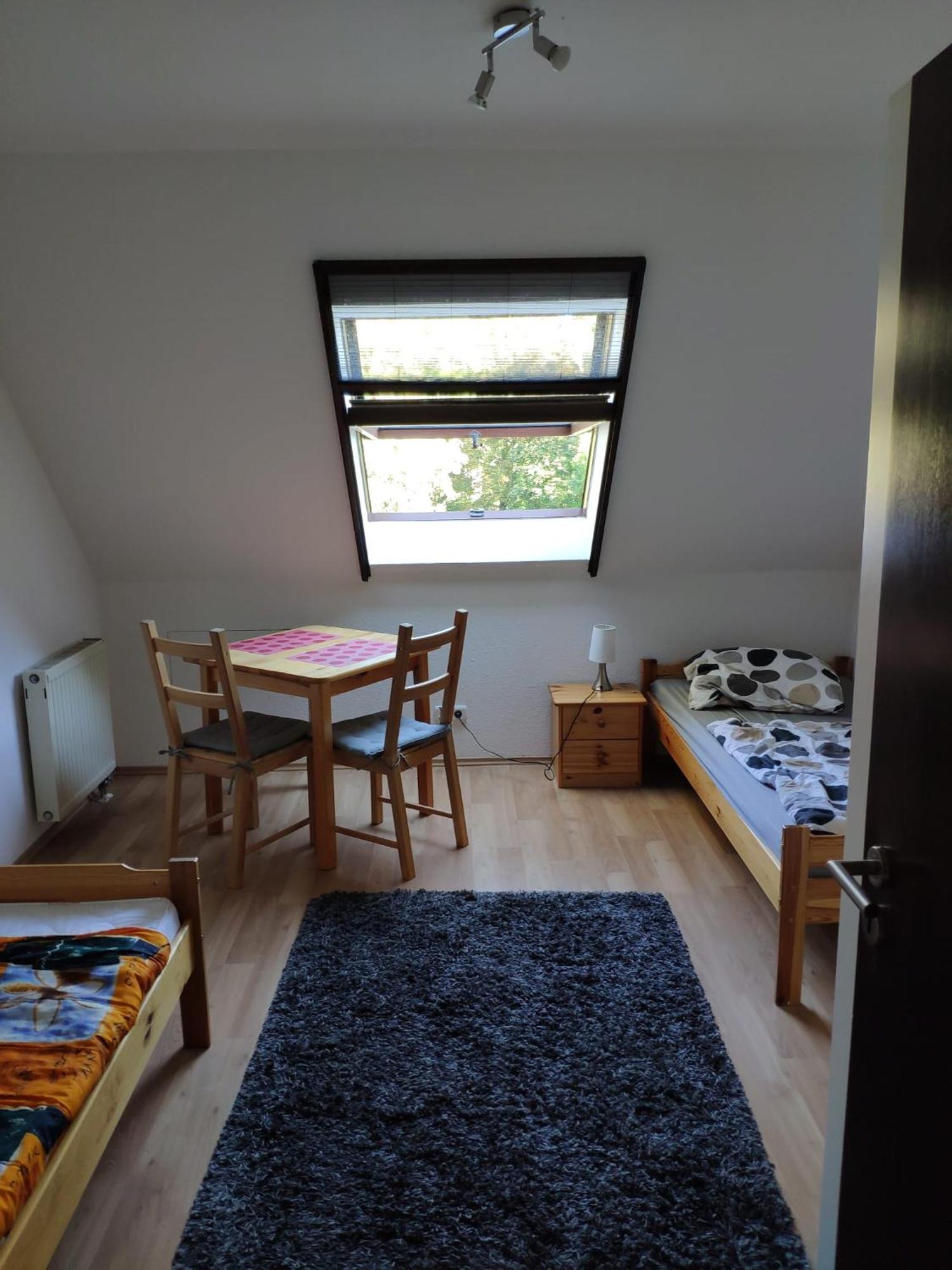 Mit 123qm Für 8 Personen Mit Sehr Großem Garten, Einfache Innen-ausstattung Apartment *